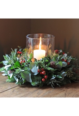 Traditional round table decoration with hurricane glass and candle