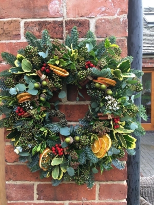 traditonal wreath with oranges and cinnamon