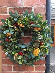 traditonal wreath with oranges and cinnamon